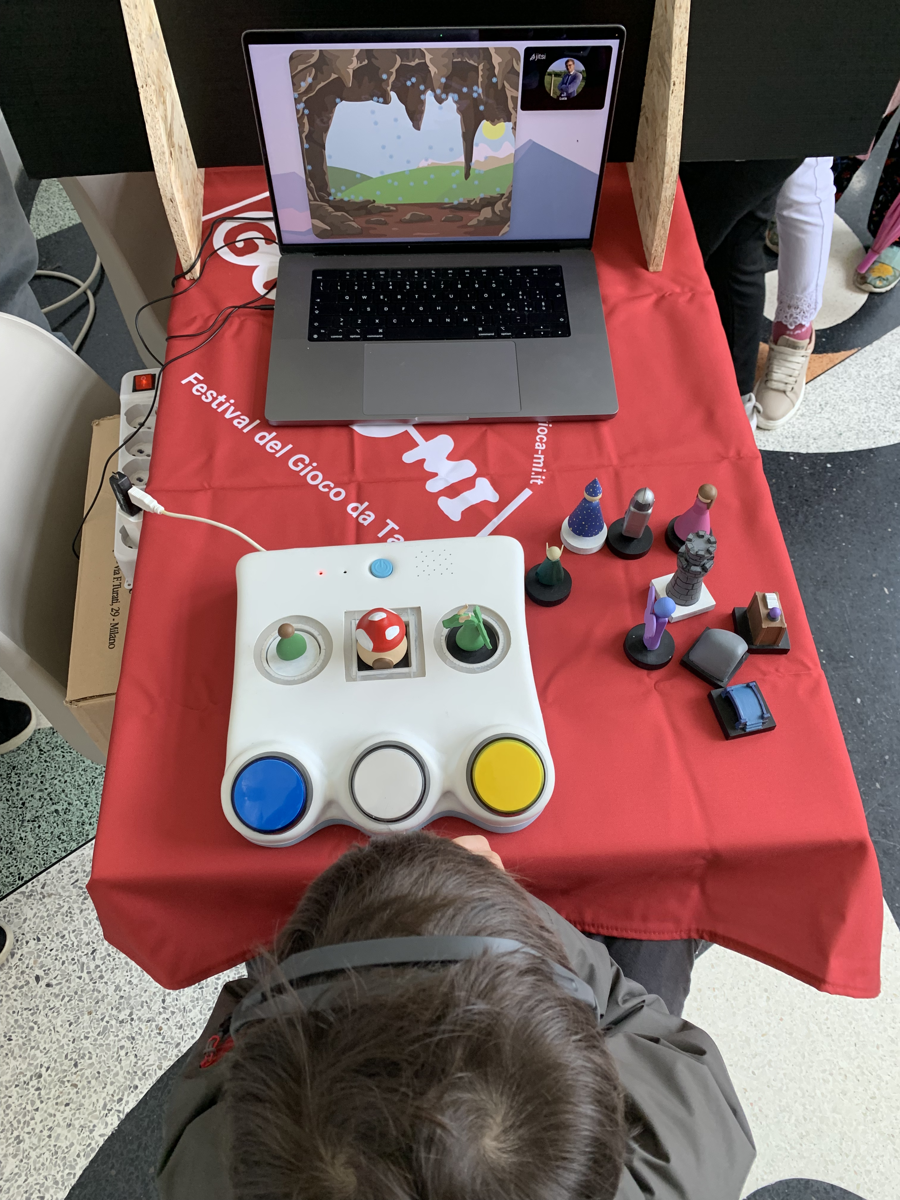 A child playing PeekABook at the GiocaMi event